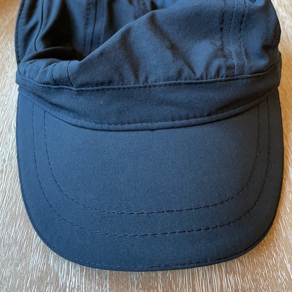 Lululemon Women’s Hat with Zipper - Picture 10 of 10